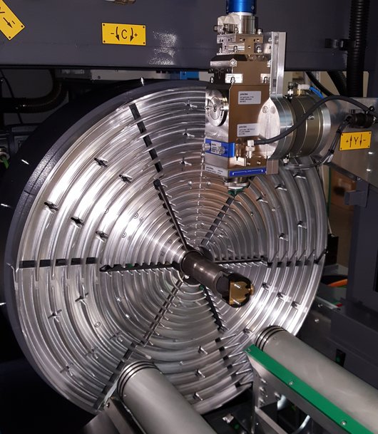 DIE PRÄZISIONSGEOMETRIE DES 3D-SCHNITTS
KBM-Motoren sind ein Synonym für die Genauigkeit des Laserschnitts